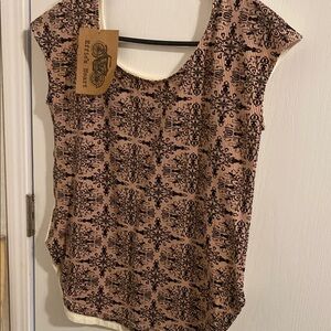 Effie's Heart Tan 2 sides SAMPLE shirt  Relaxed Fit new with tags MEDIUM